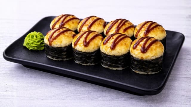 Hot salmon and shrimp roll