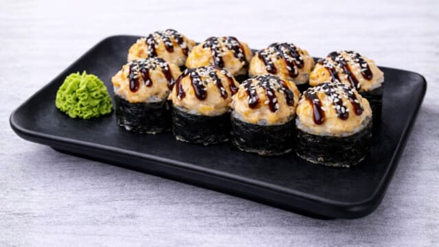 Hot salmon roll
