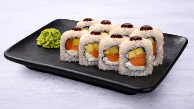 Salmon mango roll