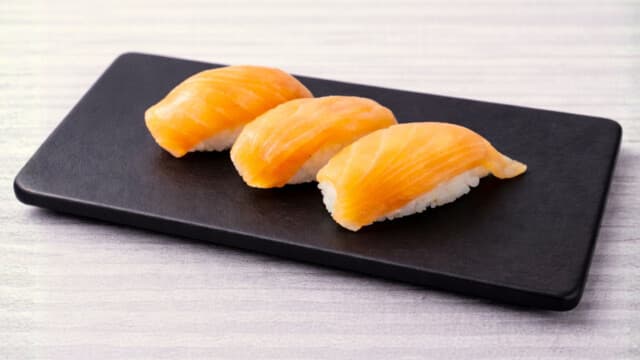 Salmon sushi 3 pcs